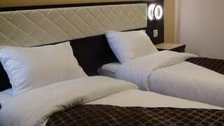 Отель Comfort Hotel Ереван Двухместный номер Делюкс с 1 кроватью или 2 отдельными кроватями-2